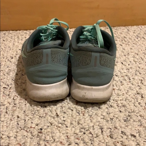 Women’s Nike running shoes - Picture 3 of 5